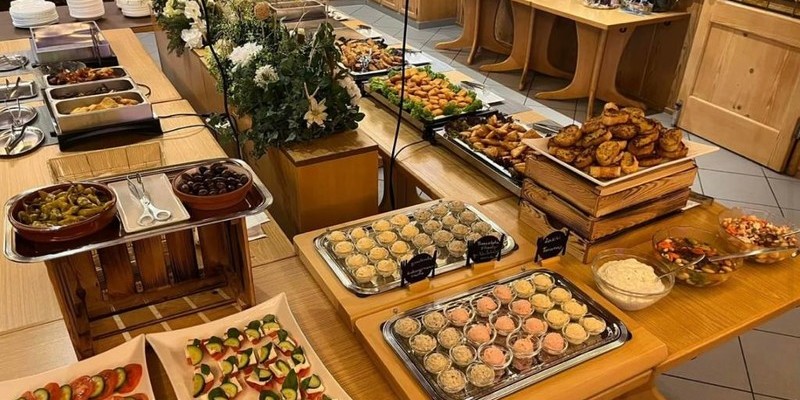 Restaurant mit heimisch griechischer Spezialitäten-Küche
